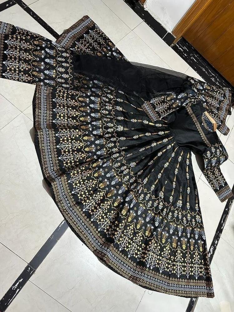 Luxury Black & Gold Embroidered Formal Gown – Designer Maxi Dress for Women - Image 3